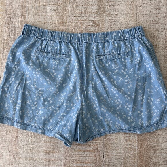 Vince Camuto Blue/White Jean Denim Floral Shorts size XL - Picture 2 of 9